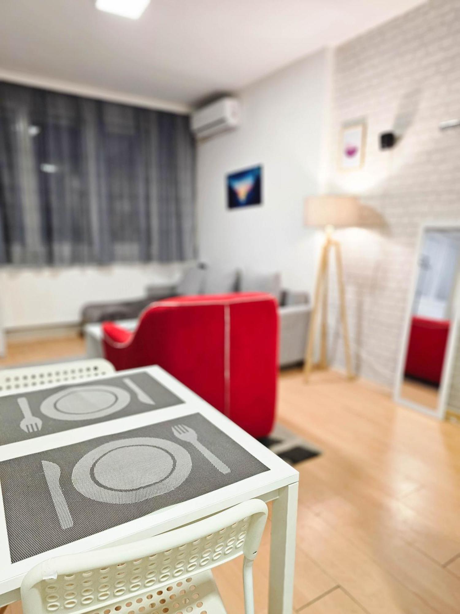 Rooftop Apartment At Mainsquare Скоп'є Екстер'єр фото